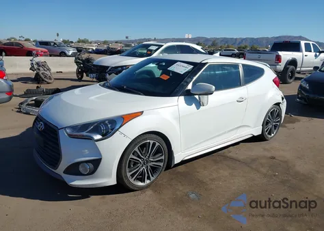 2016 Hyundai Veloster Turbo z USA, uszkodzony, nr VIN KMHTC6AE6GU267921